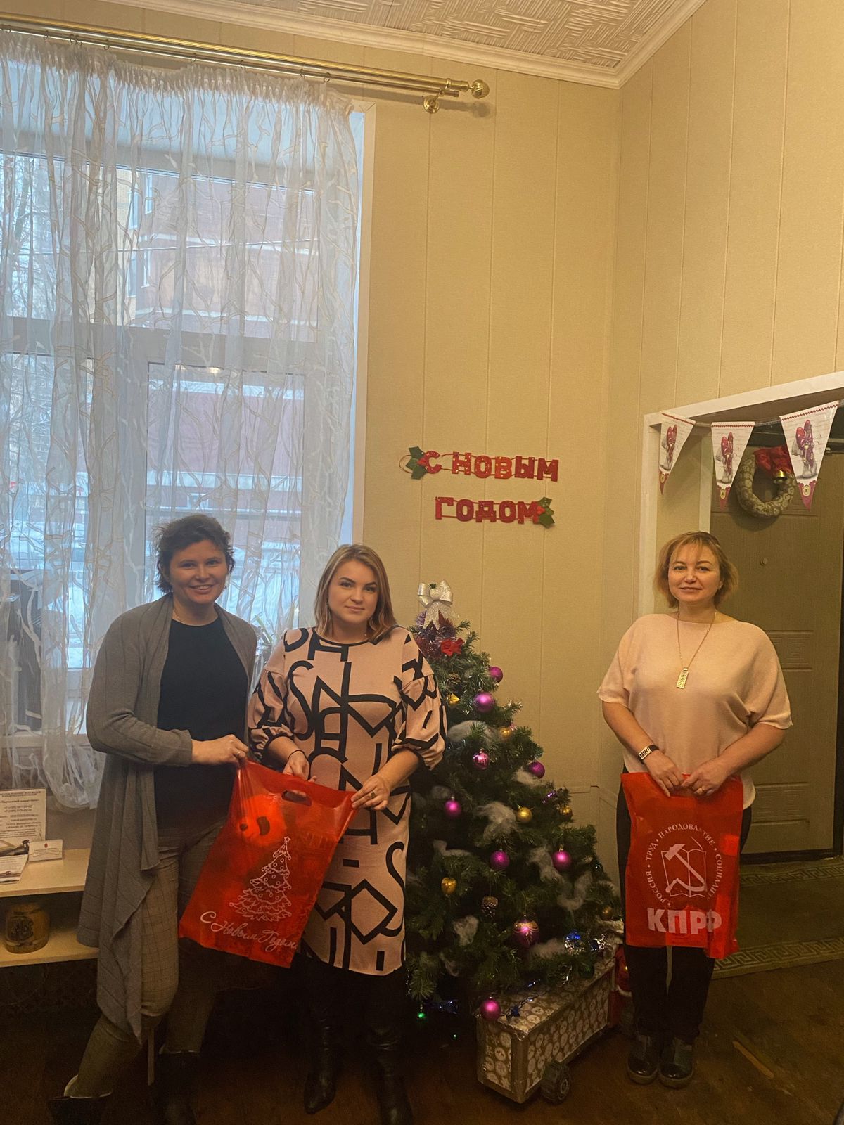 Акция #СВОИХНЕБРОСАЕМ продолжается!