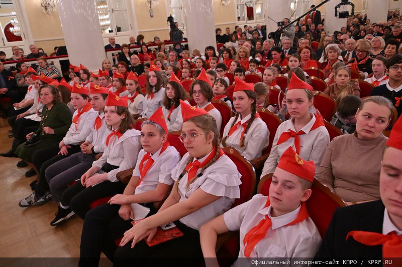 В Москве состоялся торжественный вечер-концерт, посвященный 30-летию возрождения КПРФ