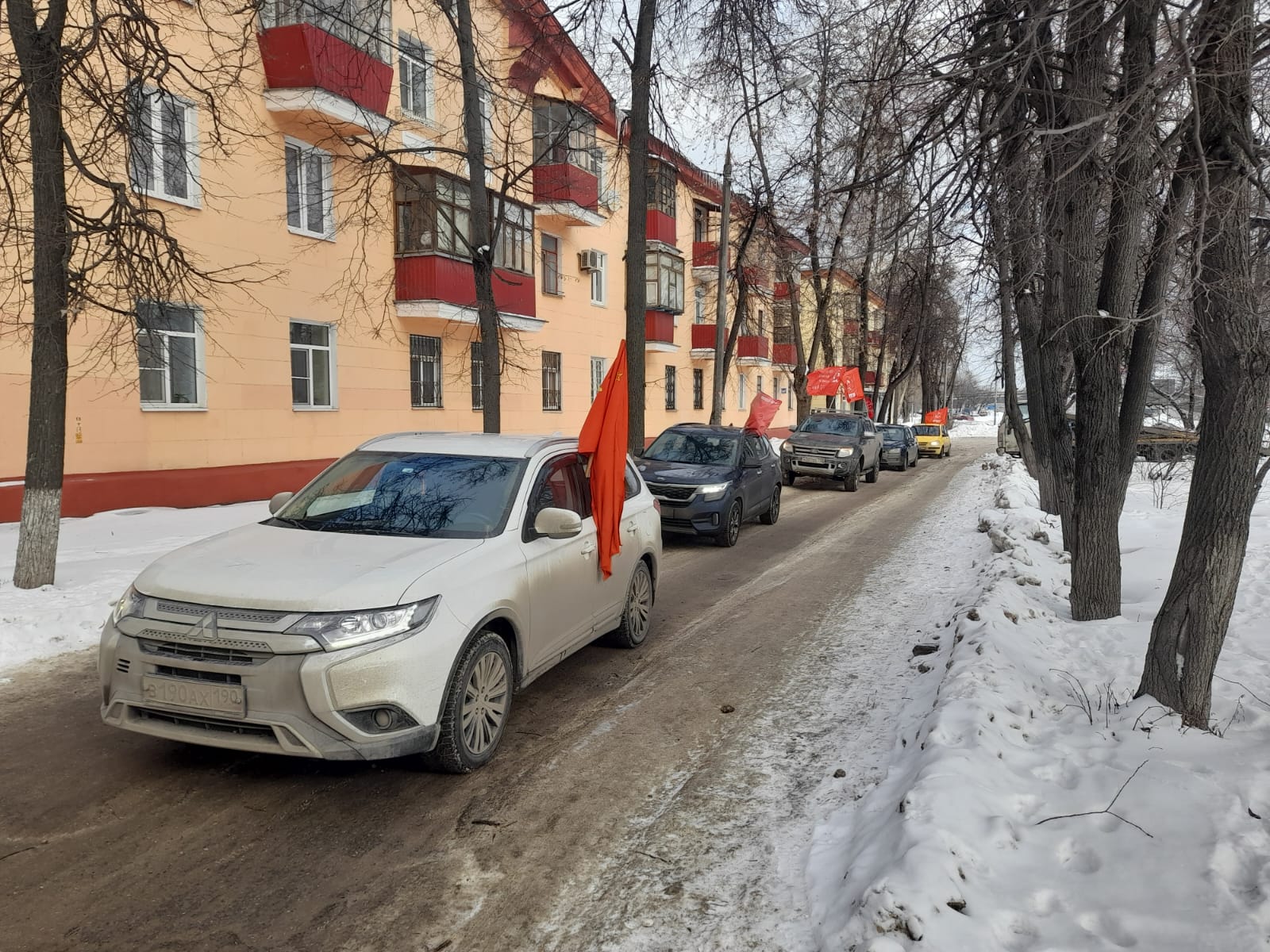 Люберецкие коммунисты провели автопробег в честь юбилея партии
