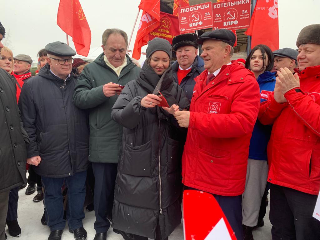 105-й юбилейный гуманитарный конвой от КПРФ ушел на Донбасс