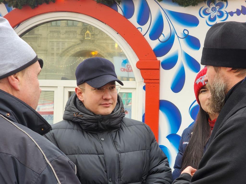 Депутат Мособлдумы Марк Черемисов посетил финал турнира по русскому хоккею на Красной площади