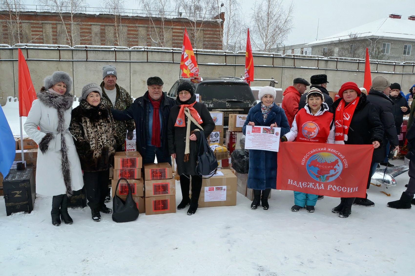 Озёрские коммунисты, приняли участие в отправке 105-го конвоя гуманитарной помощи для жителей Донбасса
