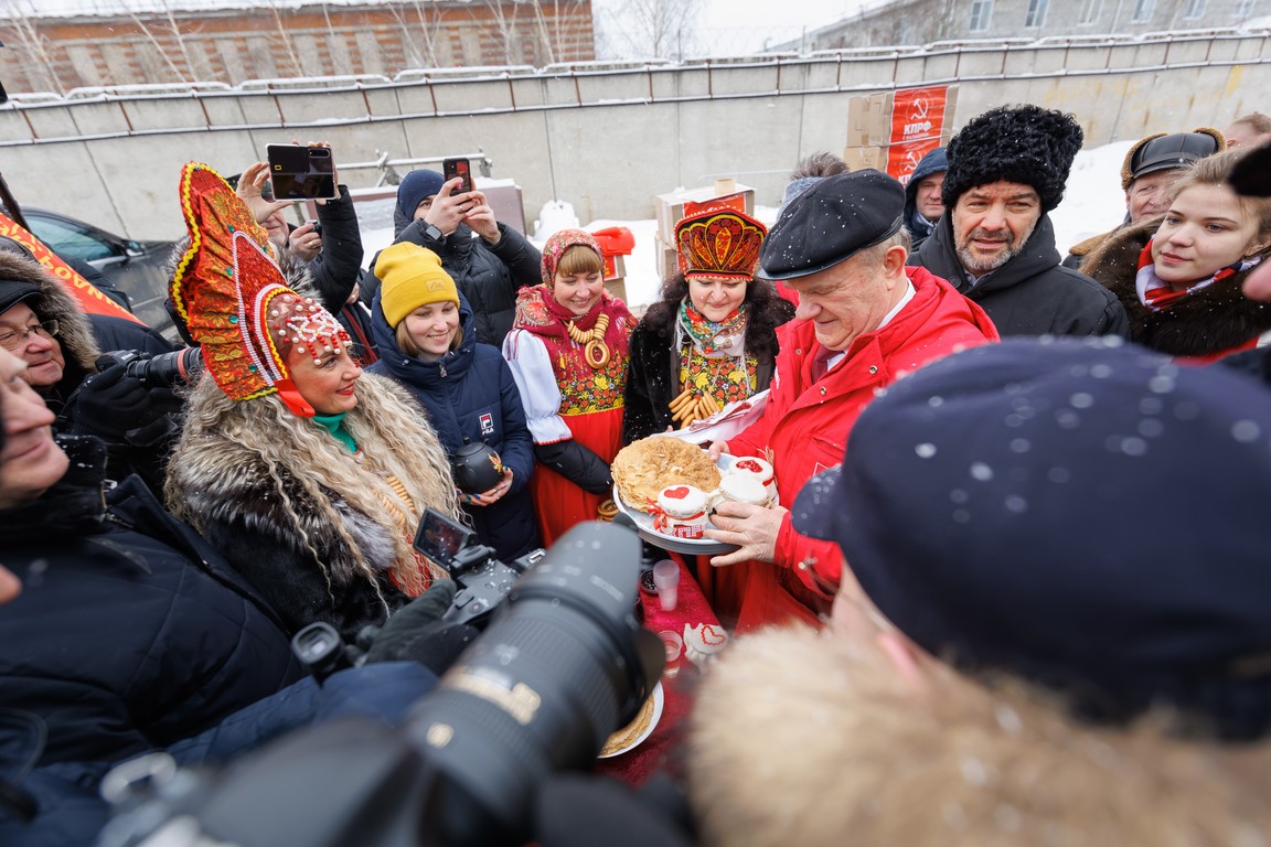 Сохраняя русские традиции Балашихинский ГК КПРФ принял участие в отправке 105-го гумконвоя на Донбасс