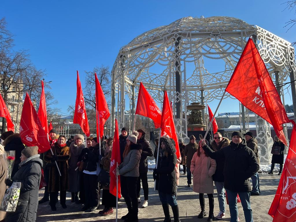 Клинские коммунисты приняли участие в мероприятии посвящённом Дню Советской армии и Военно-морского флота