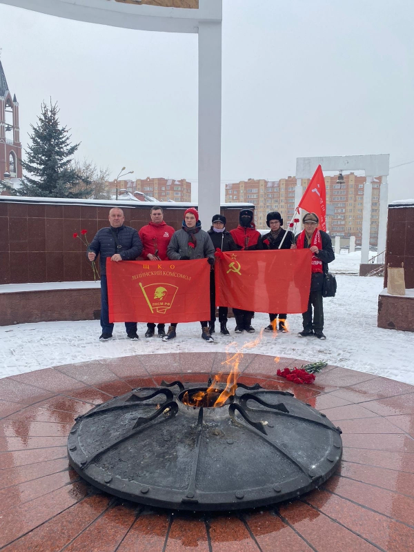 Возложение цветов к мемориалам в день защитников Отечества