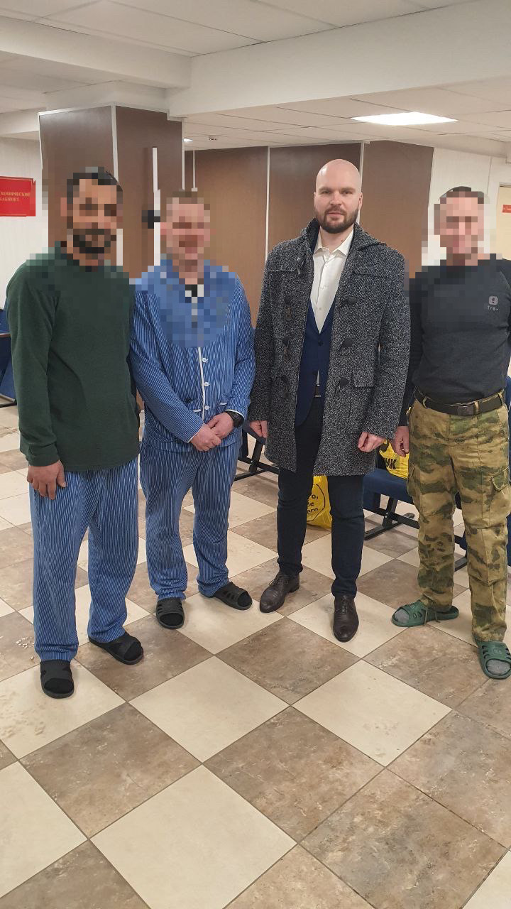 Первый секретарь МК ЛКСМ РФ Александр Корнев навестил Подмосковных бойцов в военном госпитале