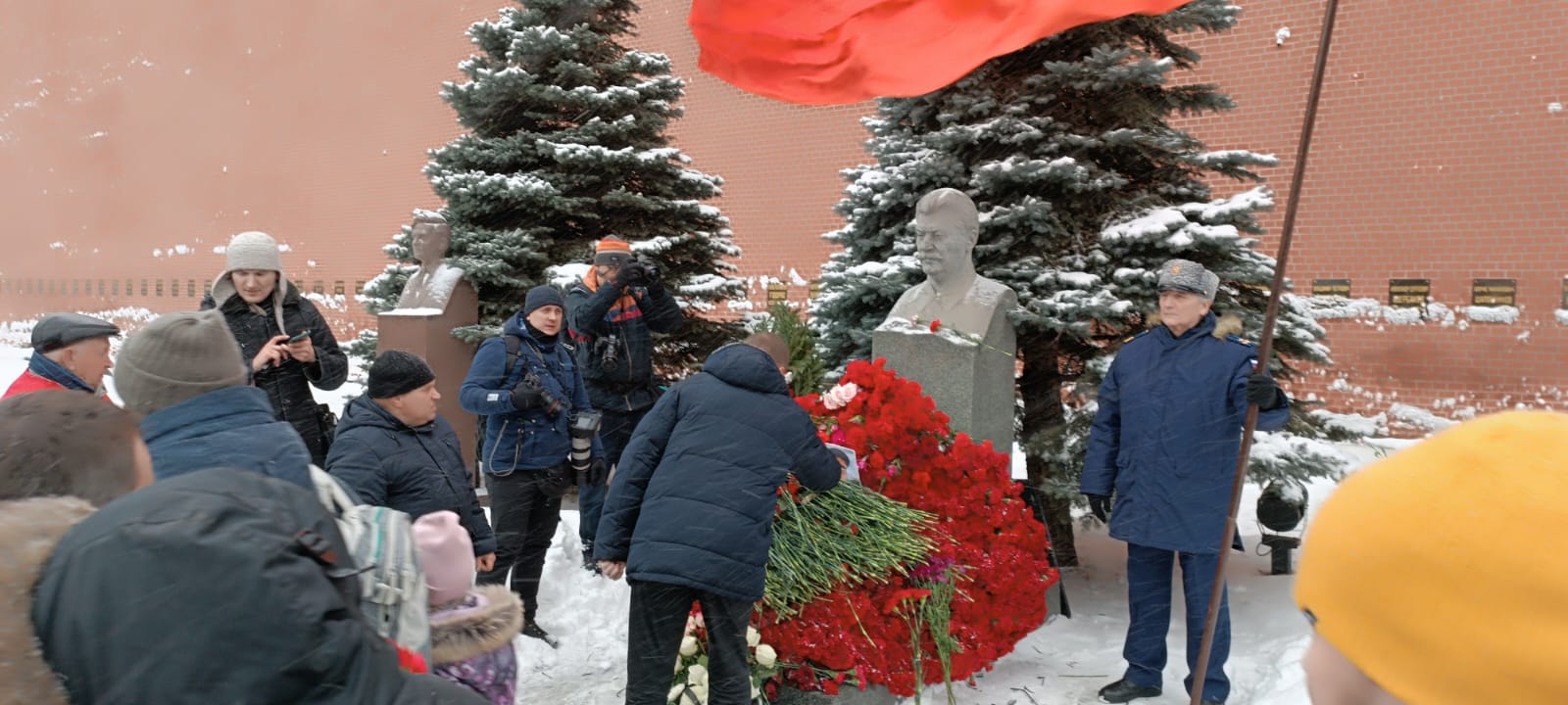 Химкинские коммунисты приняли участие в возложении цветов к Могиле И.В. Сталина