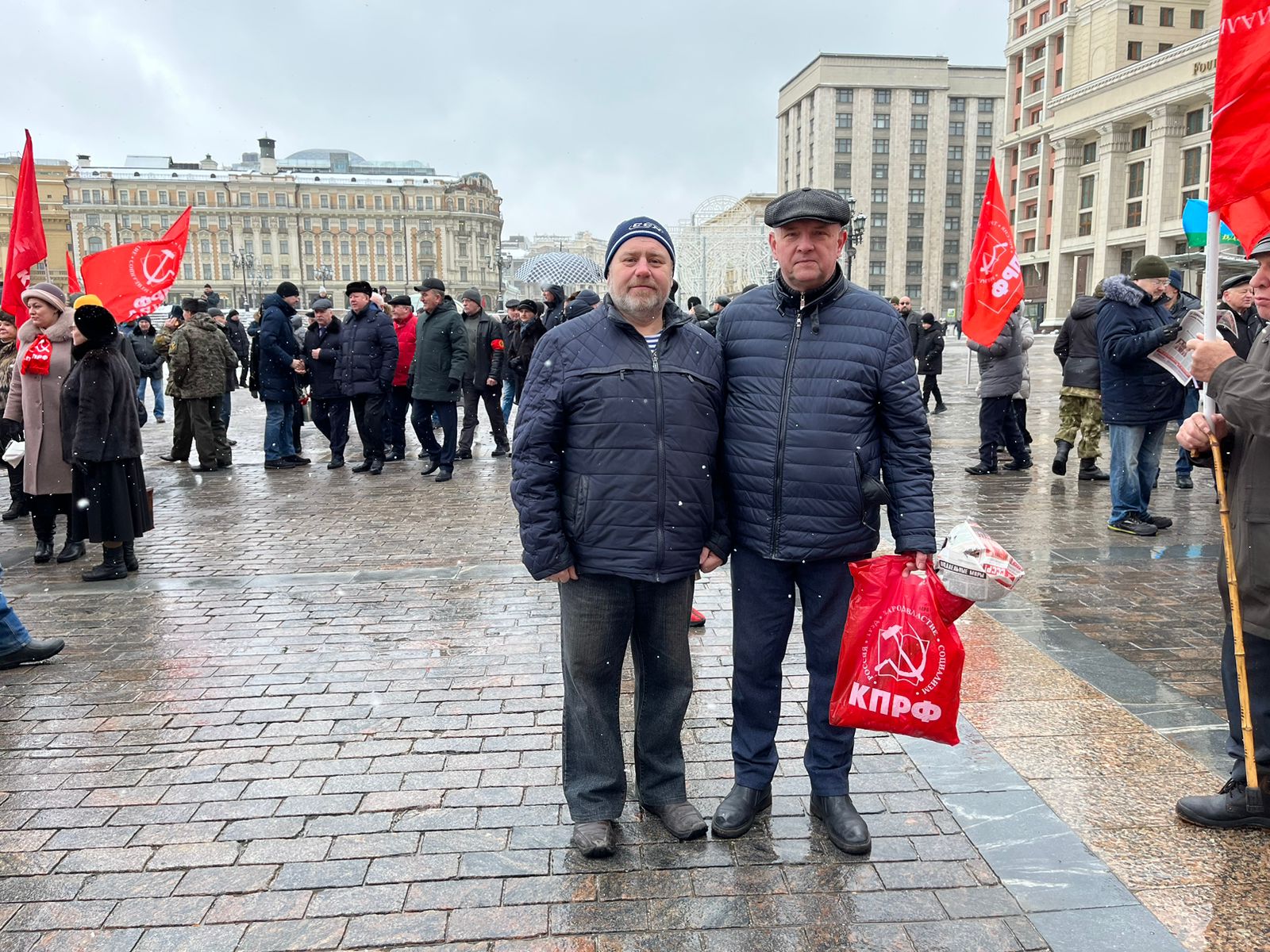 Великие дела, свершения и победы Сталина будут жить в веках!