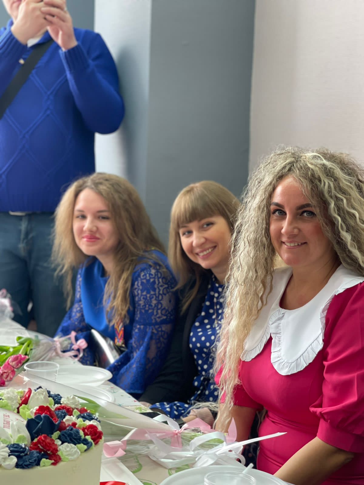 Мужчины-коммунисты Балашихи поздравили женщин из партии с Международным женским Днем!