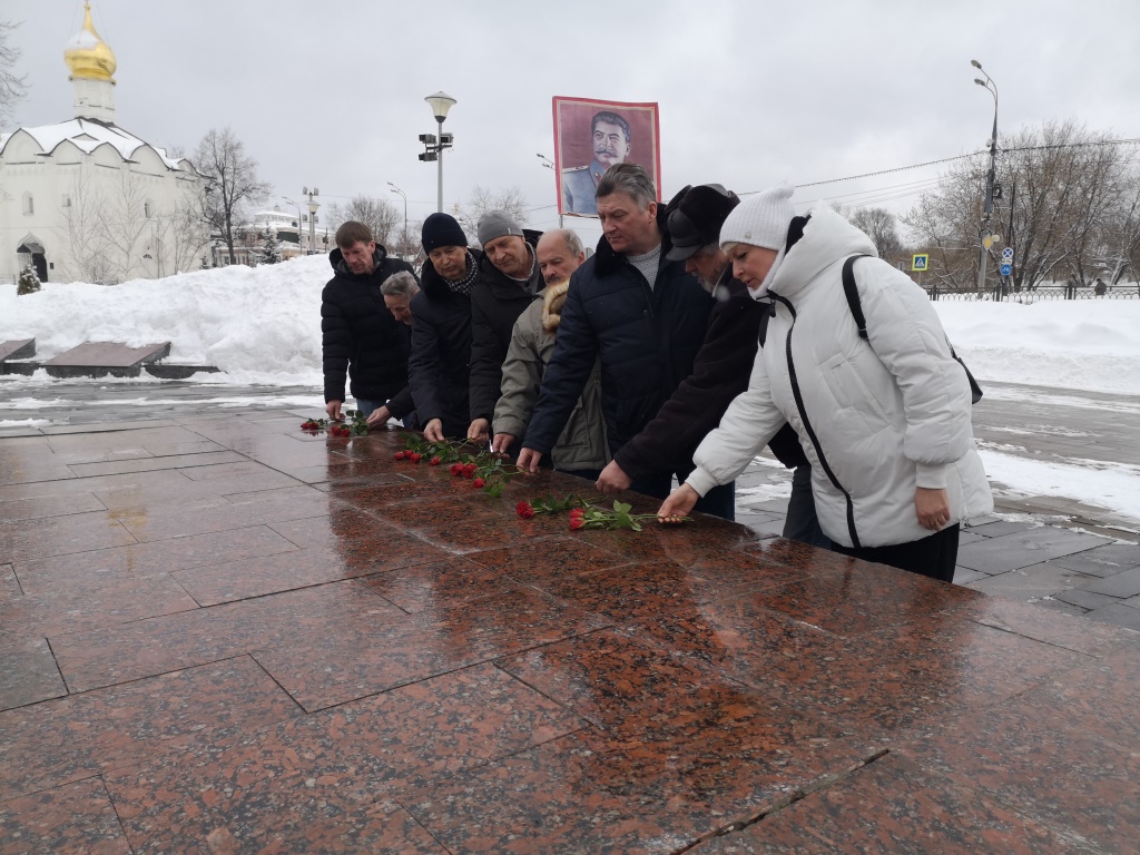 Сергиево-Посадские коммунисты почтили память И.В. Сталина