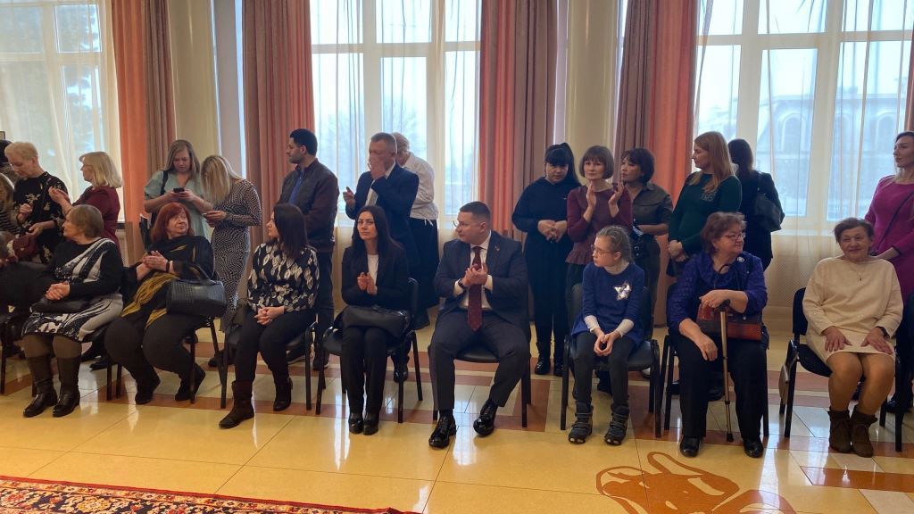 Депутат Мособлдумы Марк Черемисов поздравил женщин Богородского г.о. с наступающим праздником!