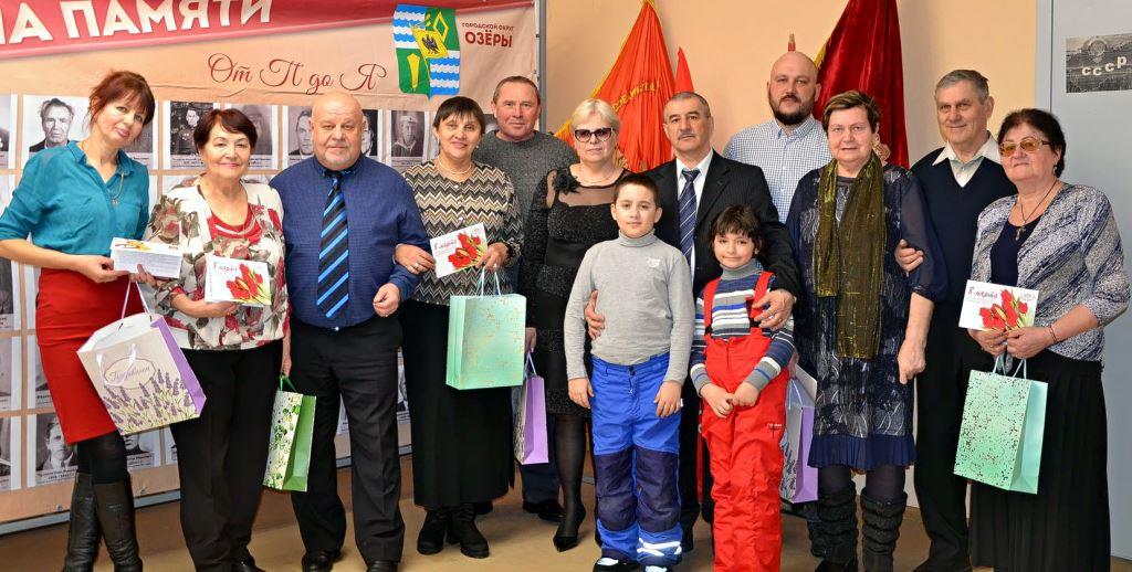 Озёрские коммунисты поздравили женщин-однопартийцев с 8 марта