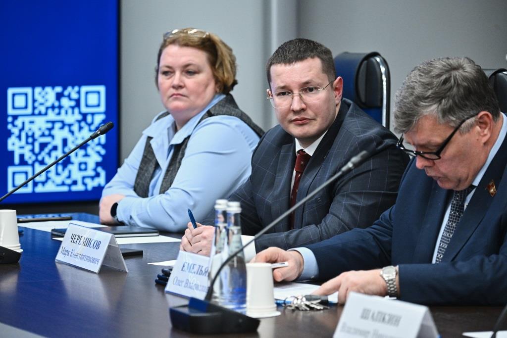 По инициативе фракции КПРФ, в Мособлдуме, прошёл круглый стол, посвящённый проблемам социальной защиты многодетных семей в Подмосковье
