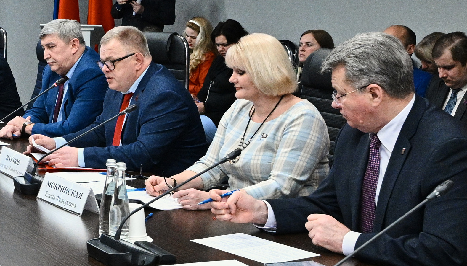 По инициативе фракции КПРФ, в Мособлдуме, прошёл круглый стол, посвящённый проблемам социальной защиты многодетных семей в Подмосковье