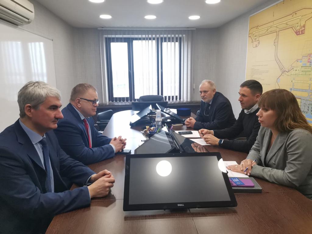 Руководитель фракции КПРФ Александр Наумов посетил с рабочим визитом международный аэропорт Шереметьево