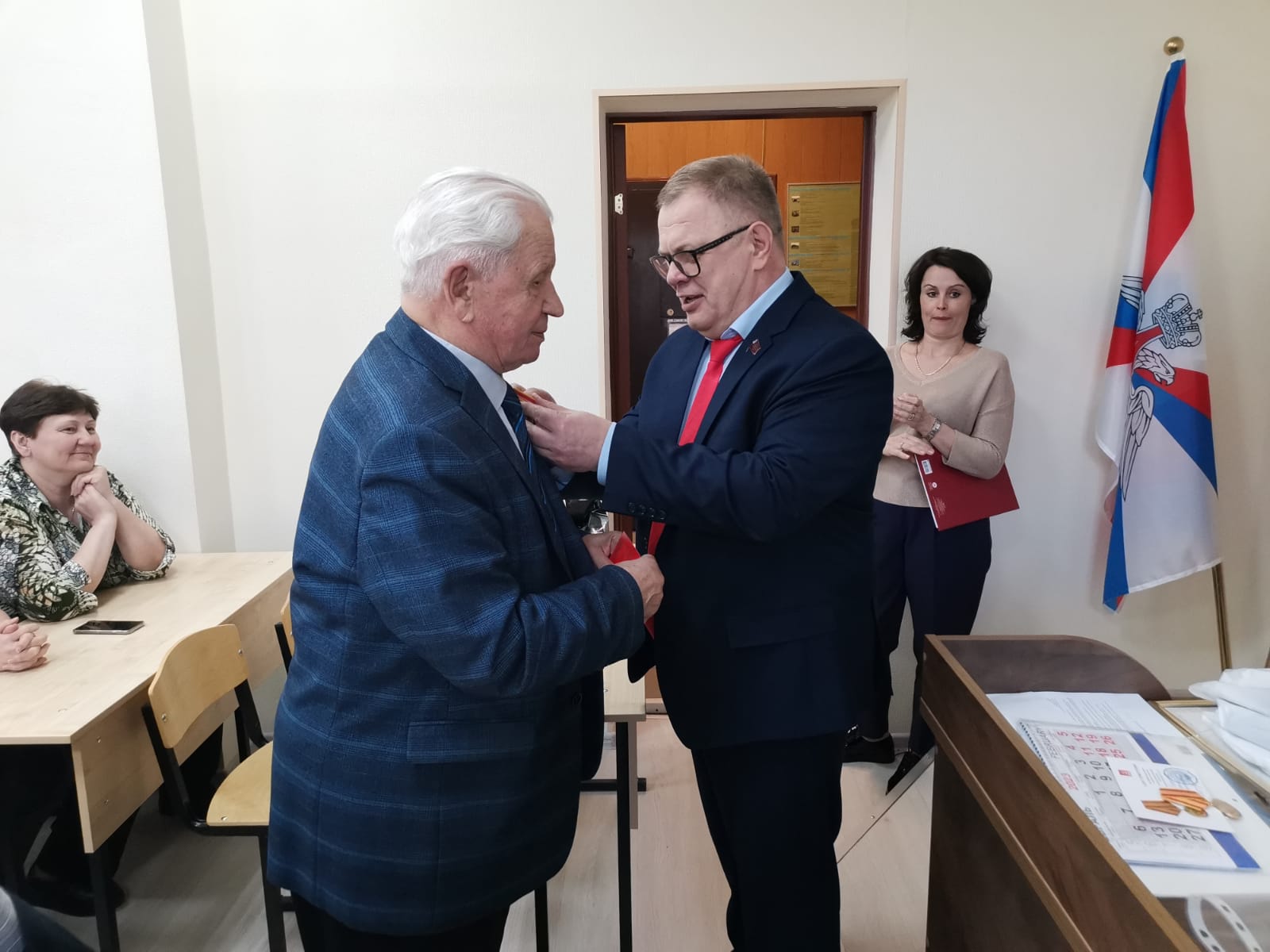 Руководитель фракции КПРФ Александр Наумов поздравил сотрудников военкоматов г.о. Домодедово и Ленинского г.о.