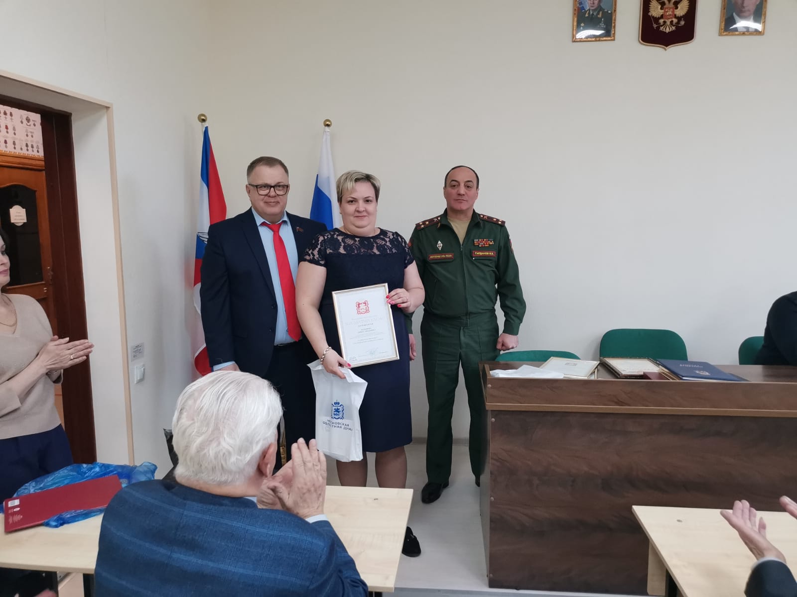 Руководитель фракции КПРФ Александр Наумов поздравил сотрудников военкоматов г.о. Домодедово и Ленинского г.о.