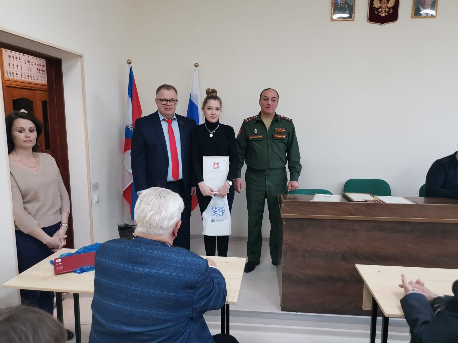Руководитель фракции КПРФ Александр Наумов поздравил сотрудников военкоматов г.о. Домодедово и Ленинского г.о.