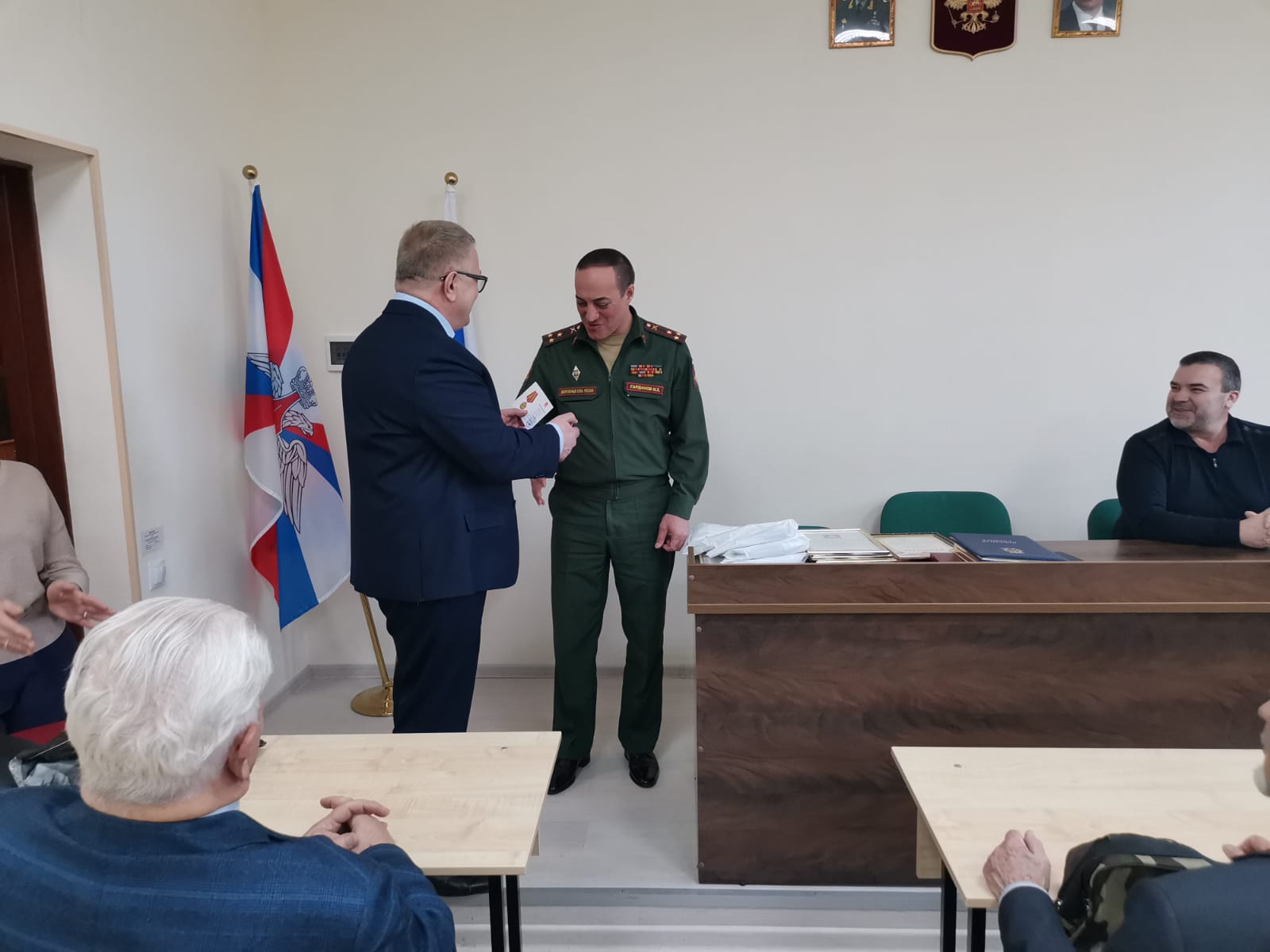 Руководитель фракции КПРФ Александр Наумов поздравил сотрудников военкоматов г.о. Домодедово и Ленинского г.о.