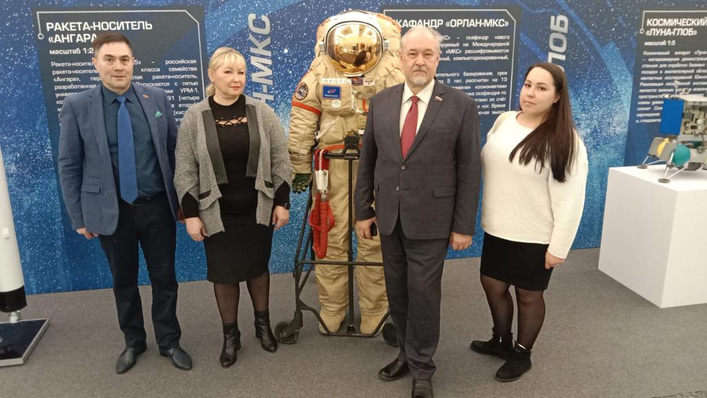 В Государственной Думе открылась выставка, посвященная Дню космонавтики