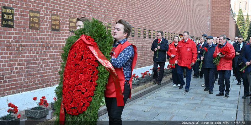 На Красной площади в Москве прошла торжественная акция в честь Дня космонавтики