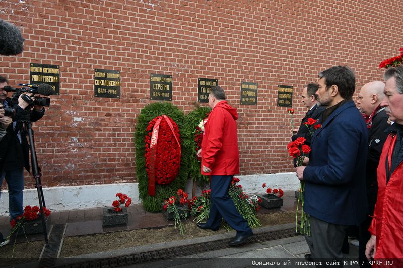 На Красной площади в Москве прошла торжественная акция в честь Дня космонавтики