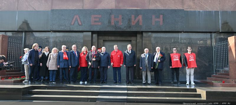 На Красной площади в Москве прошла торжественная акция в честь Дня космонавтики