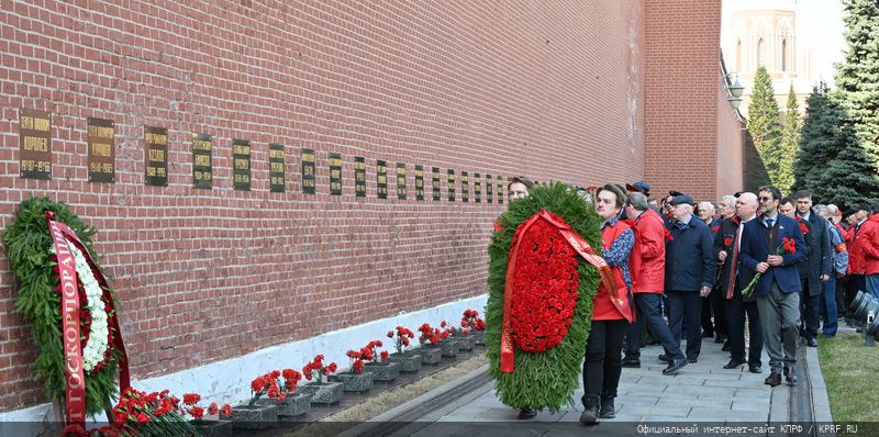 На Красной площади в Москве прошла торжественная акция в честь Дня космонавтики