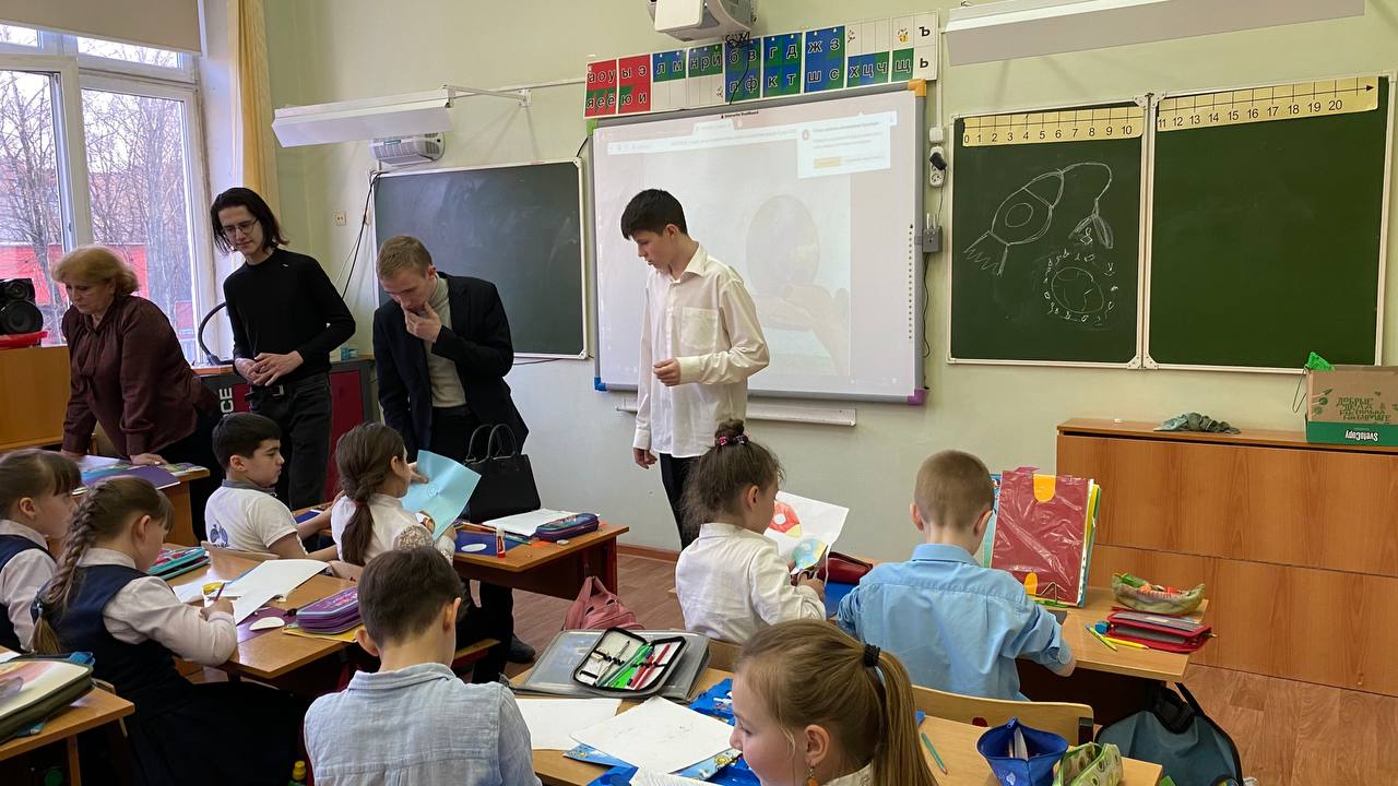 Комсомольцы провели мастер-класс приуроченный ко Дню космонавтики