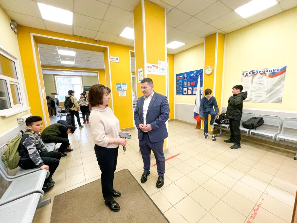 Депутат Мособлдумы Марк Черемисов посетил МБОУ СОШ №24 им. С.А. Красовского ГОЩ
