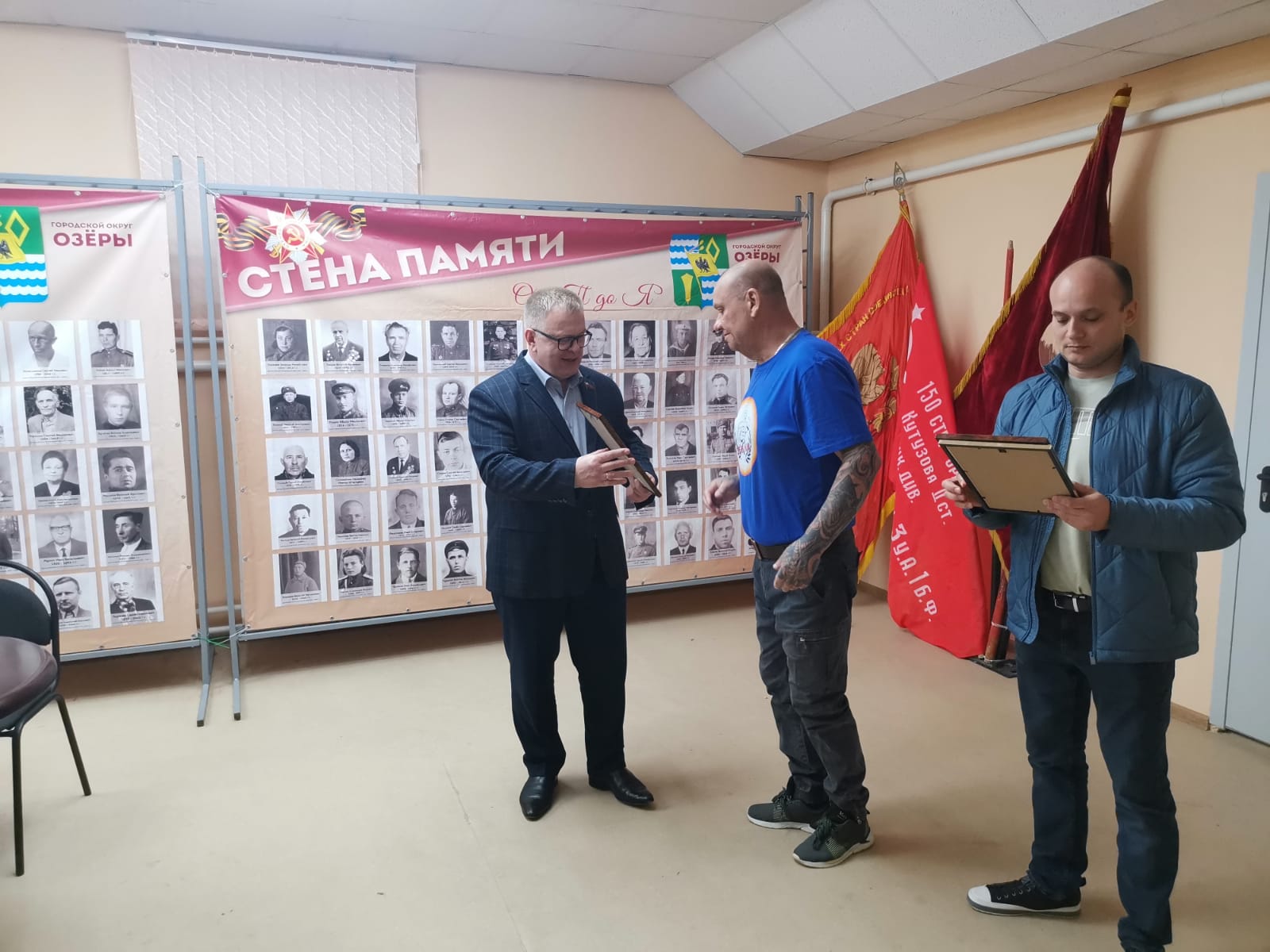 Руководитель фракции КПРФ Александр Наумов с рабочим визитом побывал у Озёрских коммунистов в преддверии 153-й годовщины со дня рождения В.И. Ленина