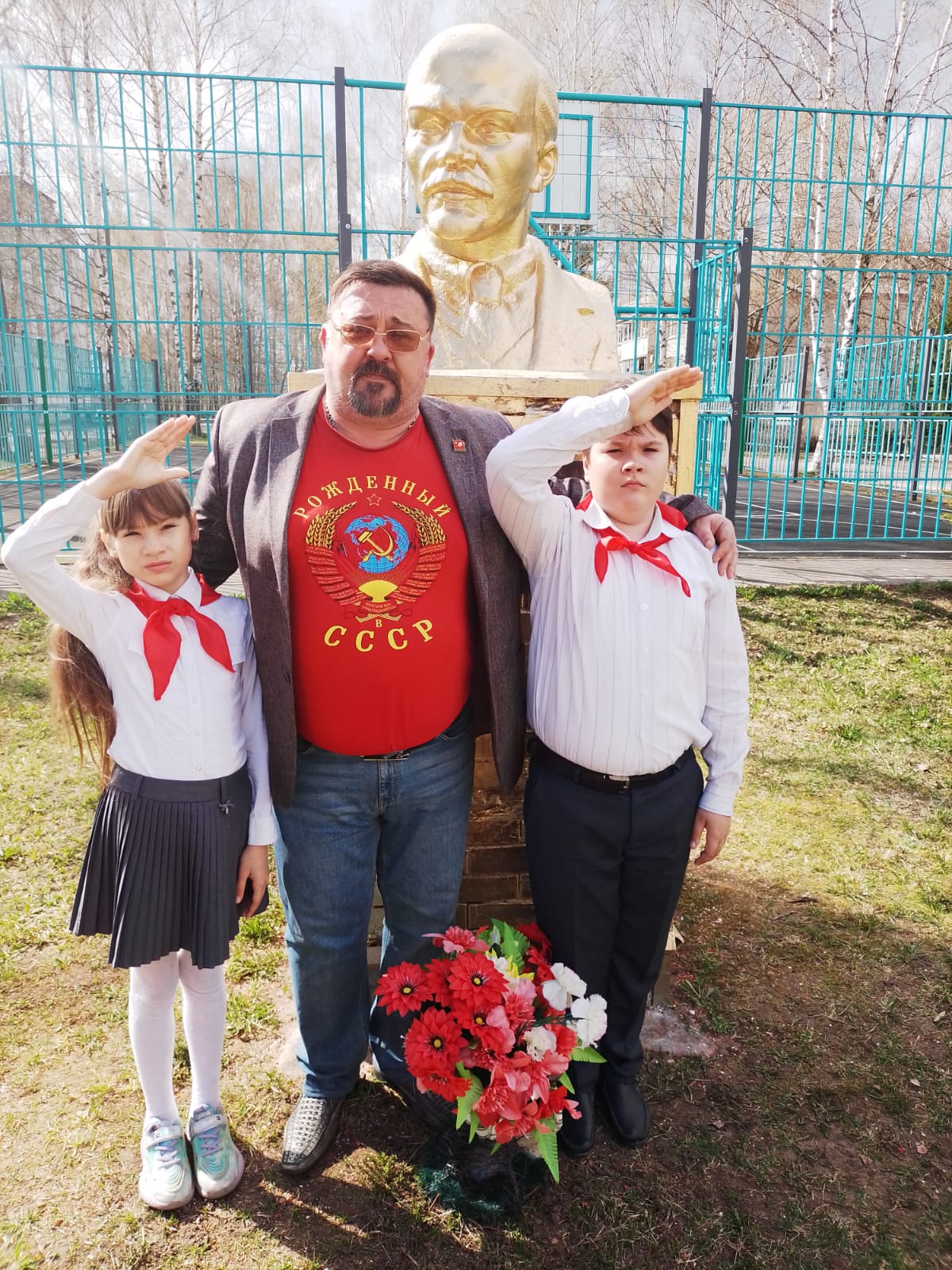 Ленин - живее всех живых!