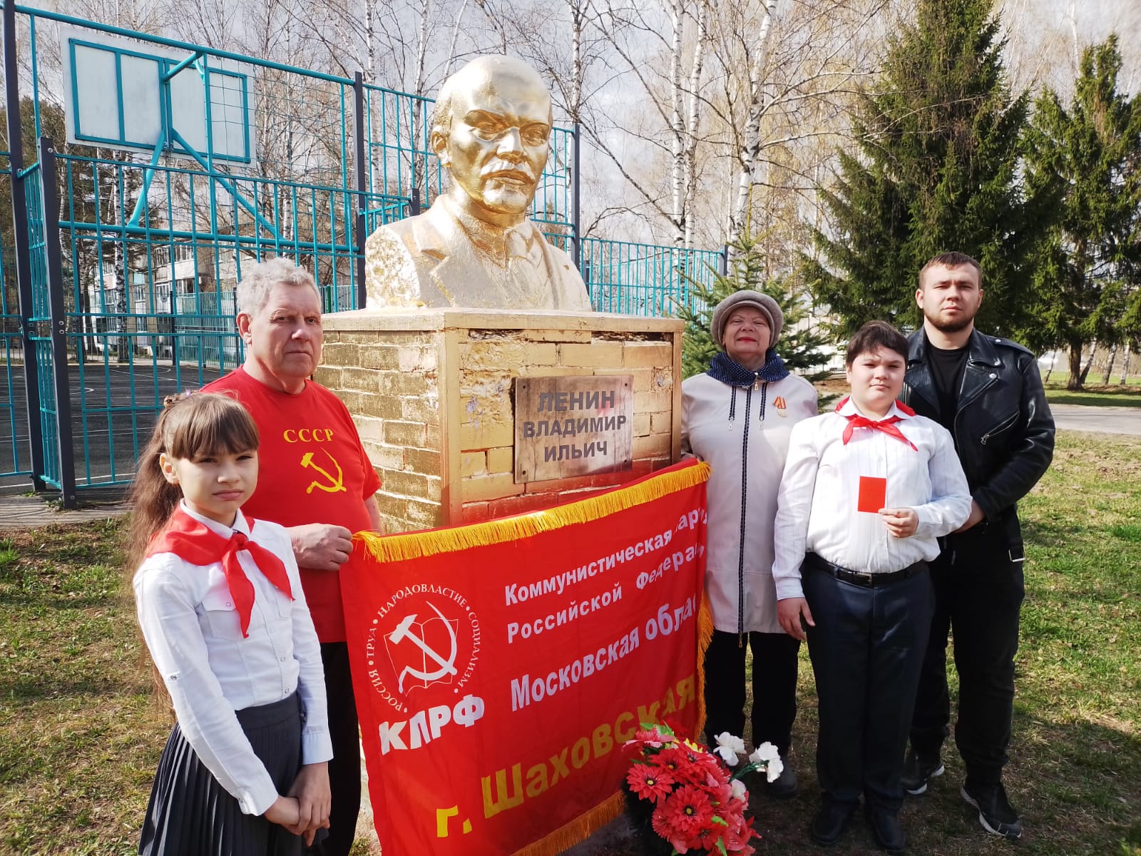 Ленин - живее всех живых!
