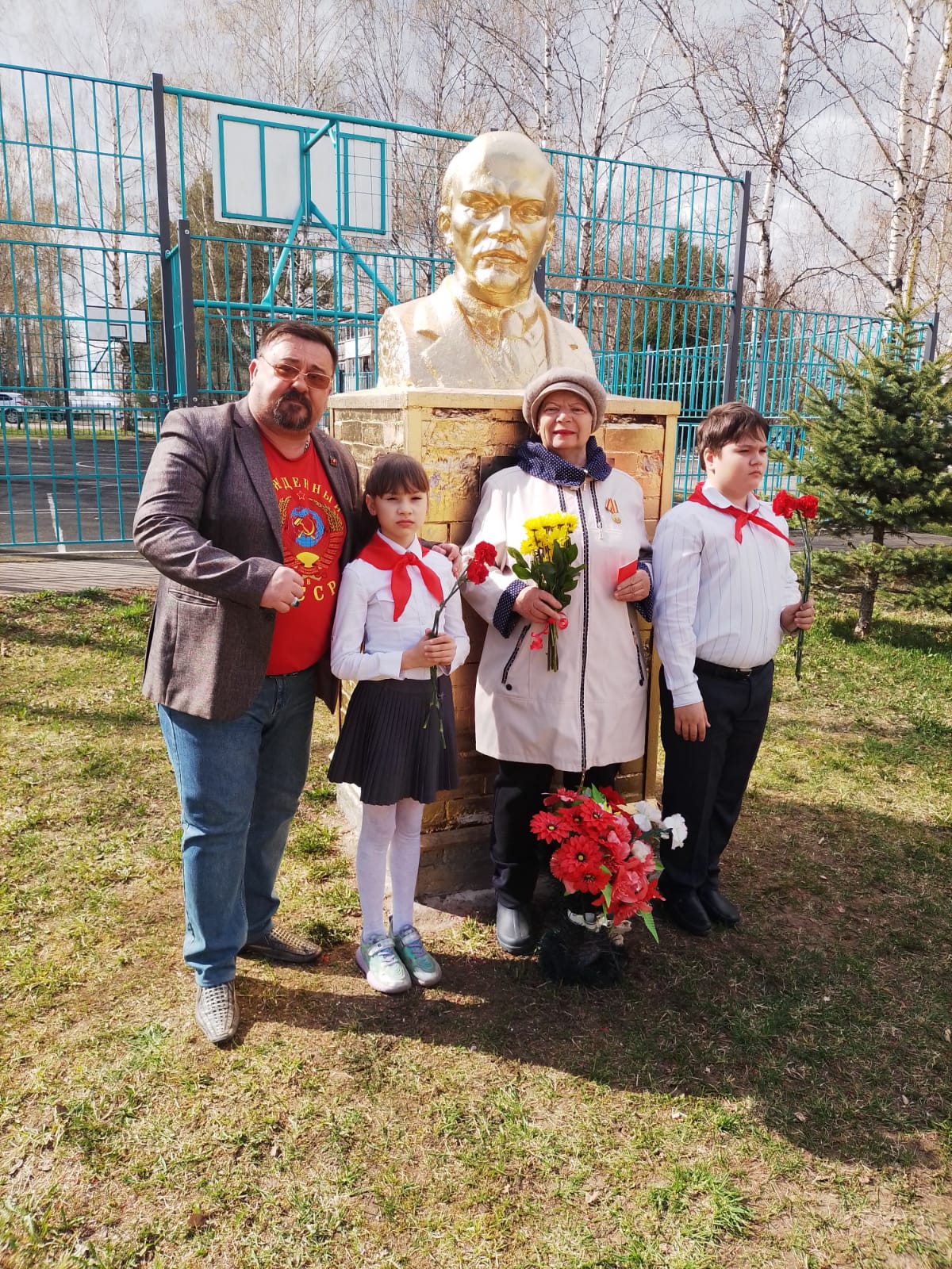 Ленин - живее всех живых!