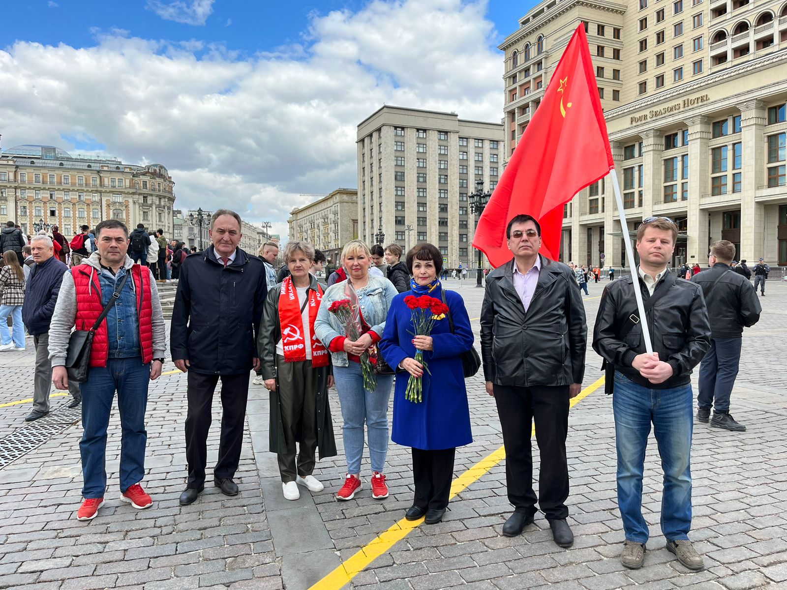 Цветы к Мавзолею Вождя мирового пролетариата