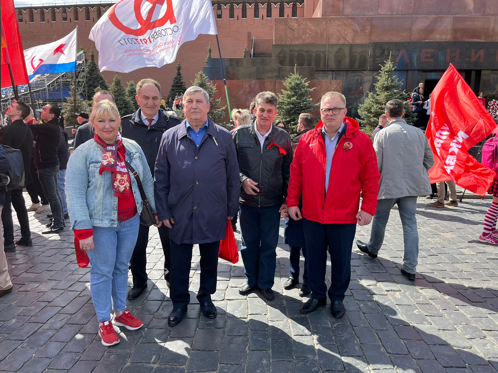 Цветы к Мавзолею Вождя мирового пролетариата