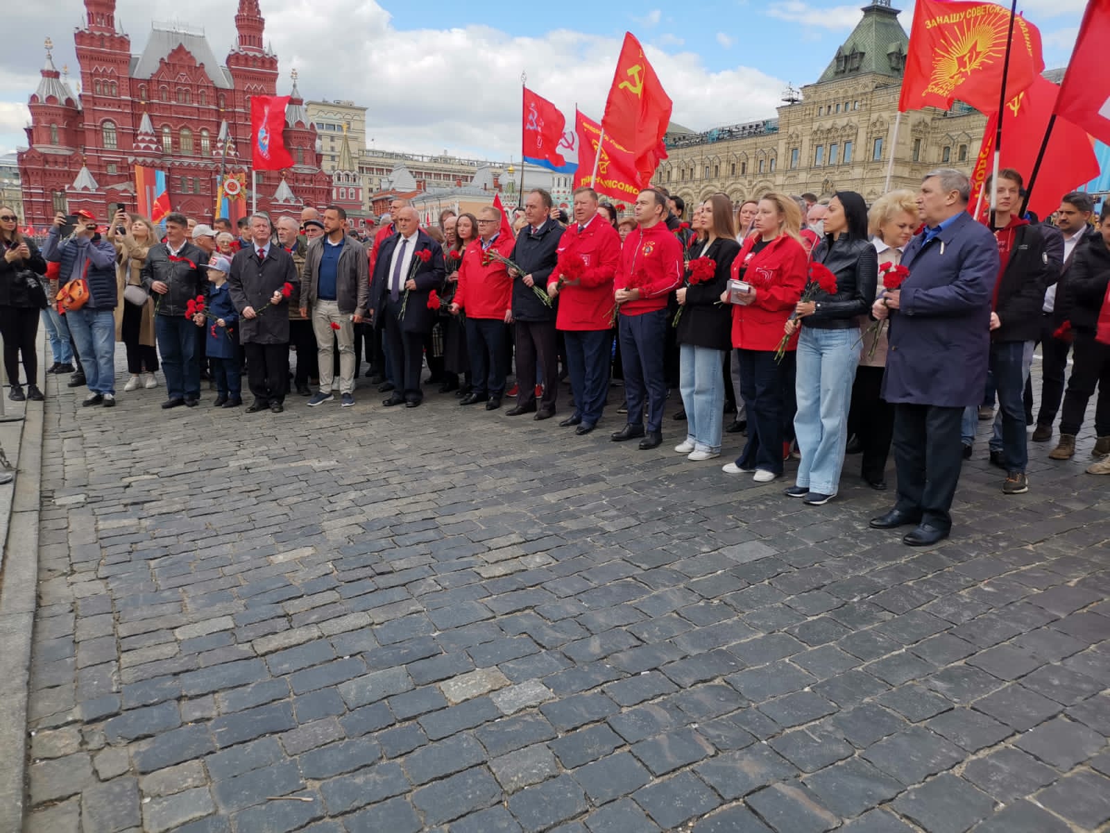 Цветы к Мавзолею Вождя мирового пролетариата