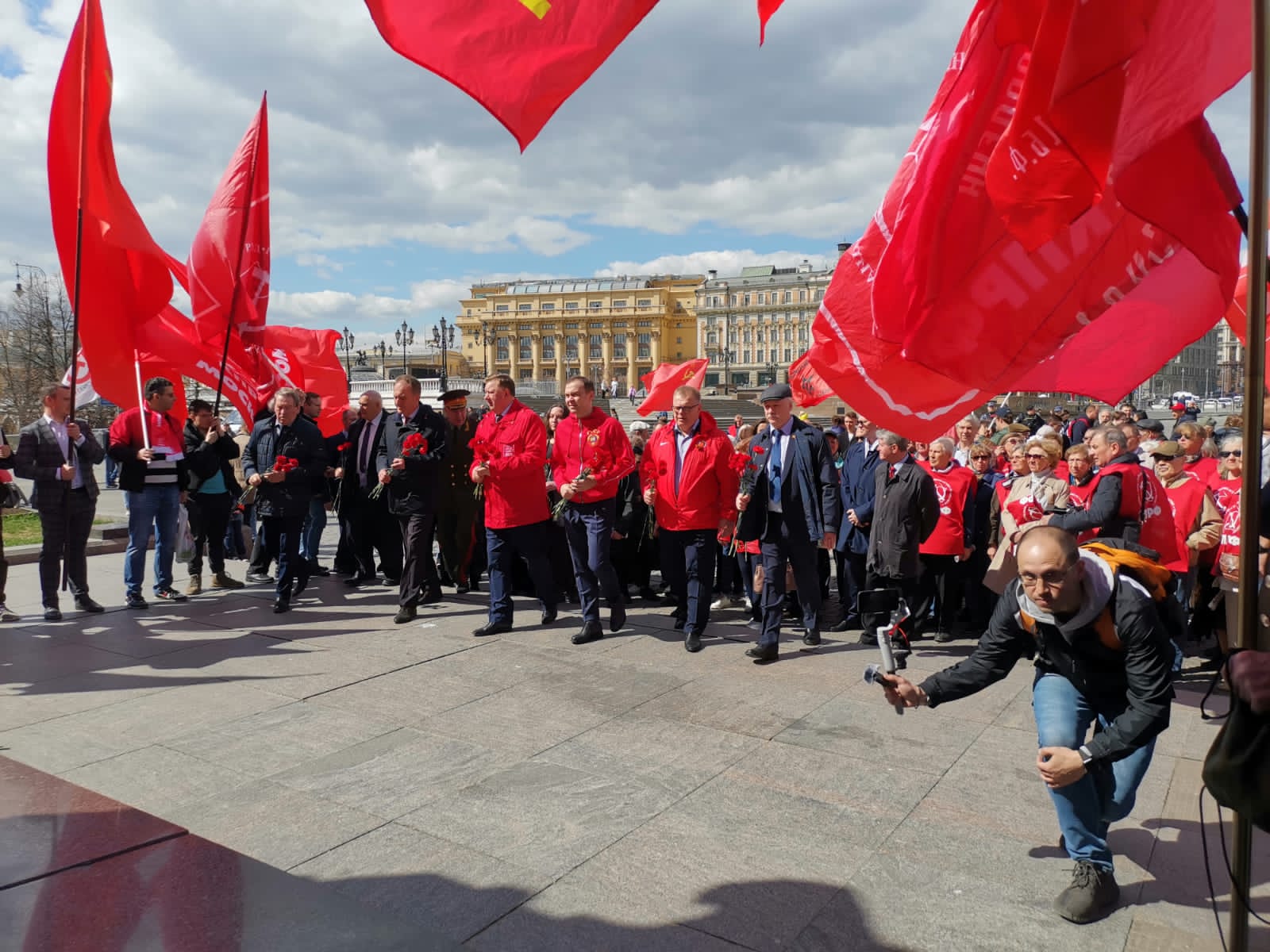 Цветы к Мавзолею Вождя мирового пролетариата
