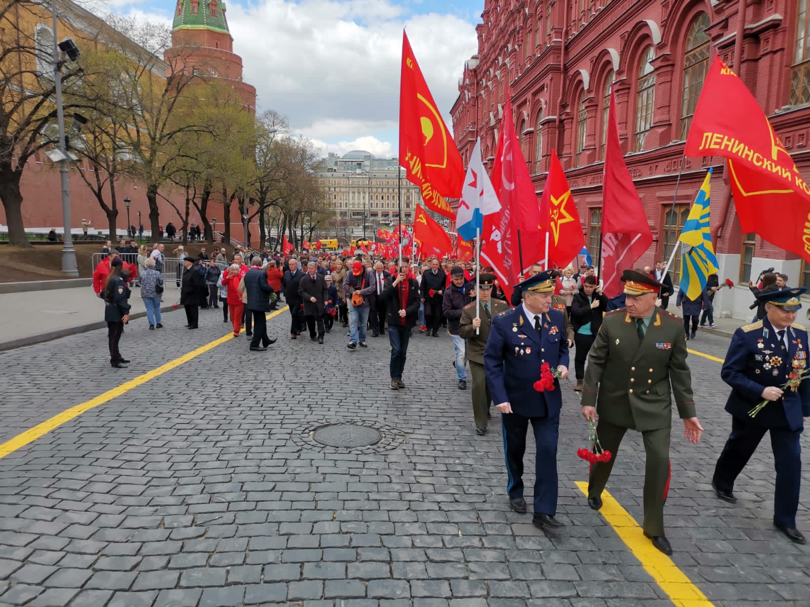 Цветы к Мавзолею Вождя мирового пролетариата
