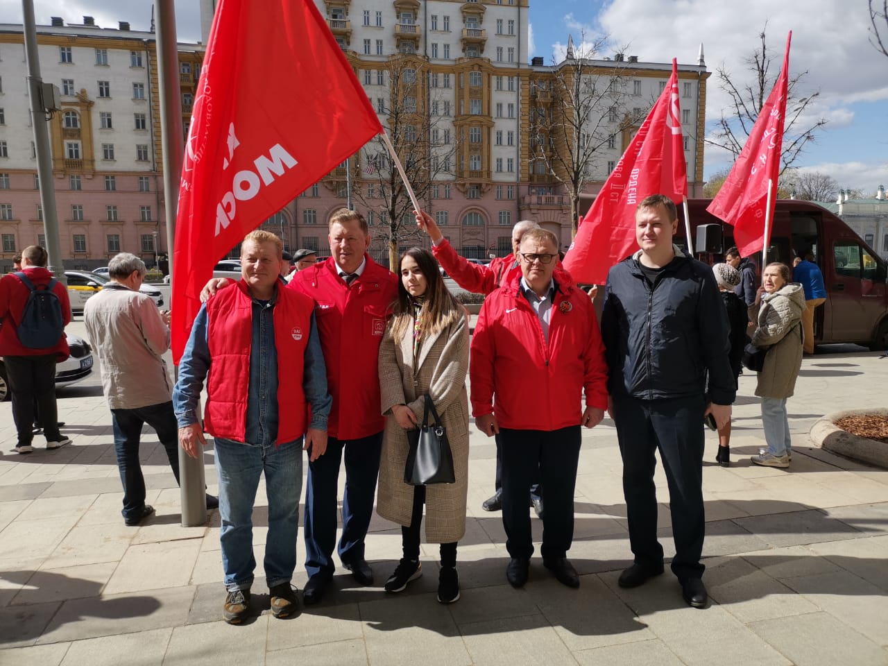 В Москве у посольства США прошла встреча с депутатами-коммунистами