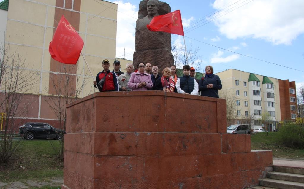 «…вашим, товарищ, сердцем и именем думаем, дышим, боремся и живем!..»