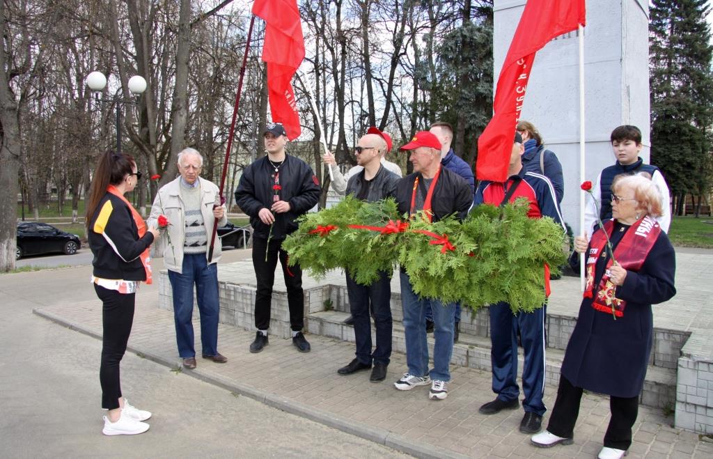 «…вашим, товарищ, сердцем и именем думаем, дышим, боремся и живем!..»