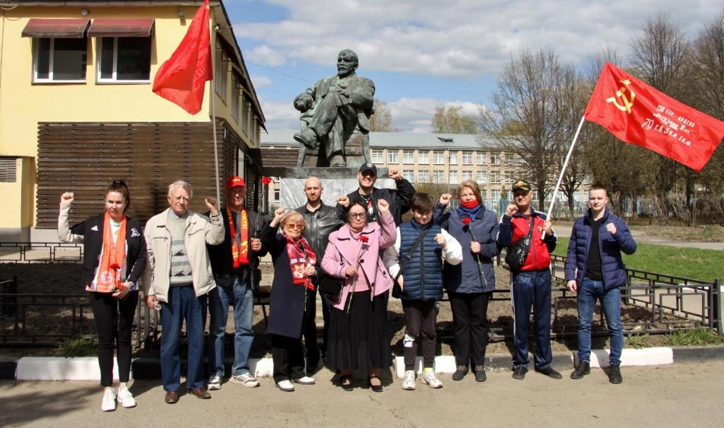 «…вашим, товарищ, сердцем и именем думаем, дышим, боремся и живем!..»