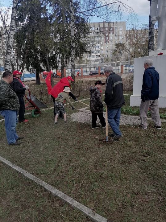 Ленинский субботник в честь дня рождения Владимира Ильича Ленина в Жуковском
