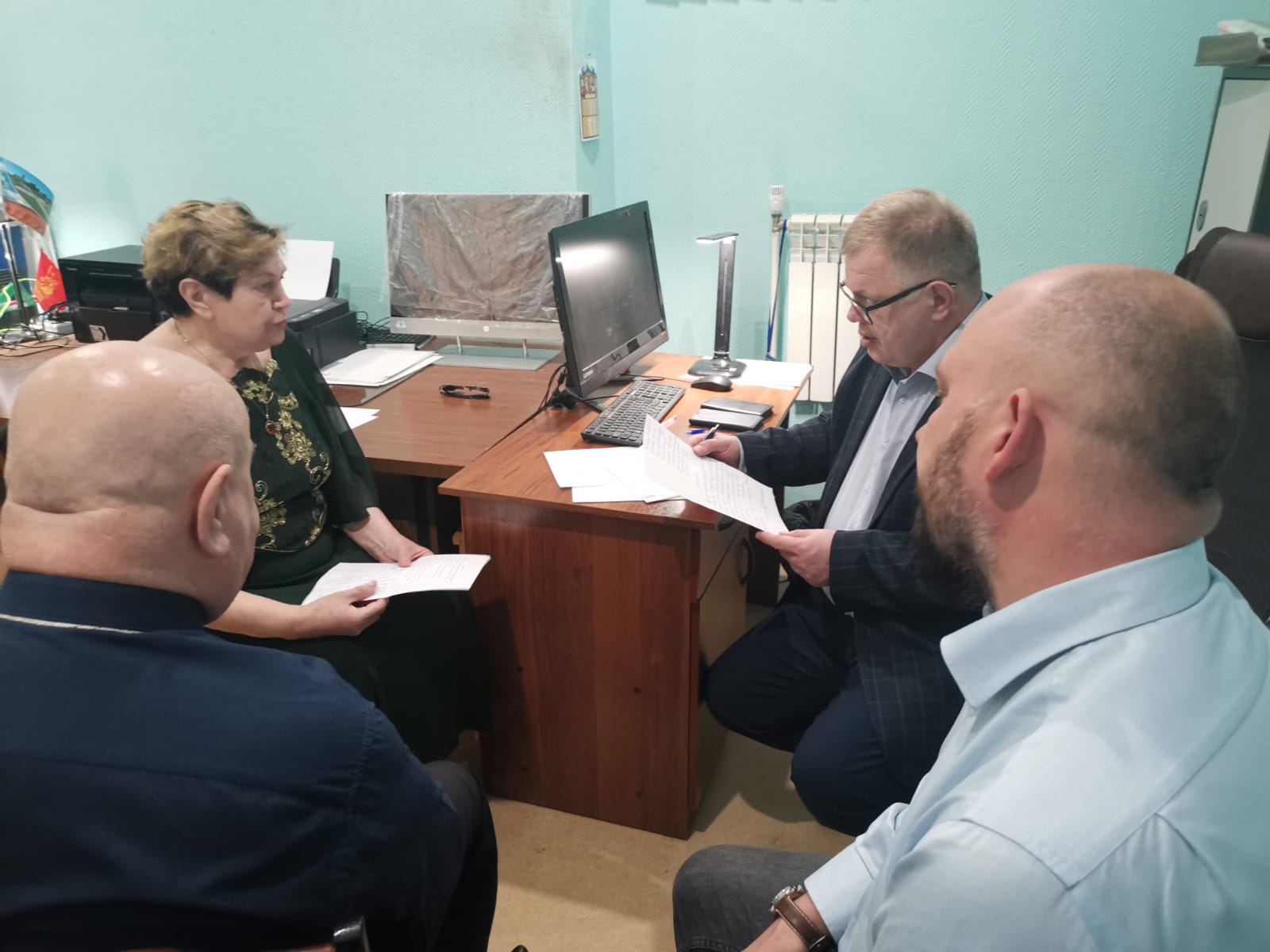 Руководитель фракции КПРФ в Московской областной Думе Александр Наумов провел приём граждан Озёрах