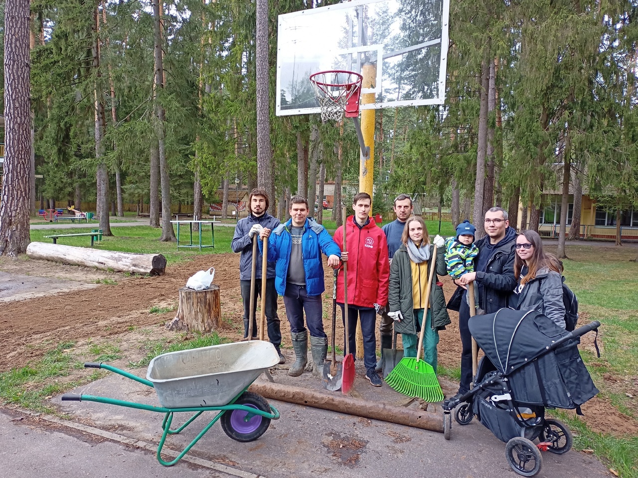 Субботник в детском лагере