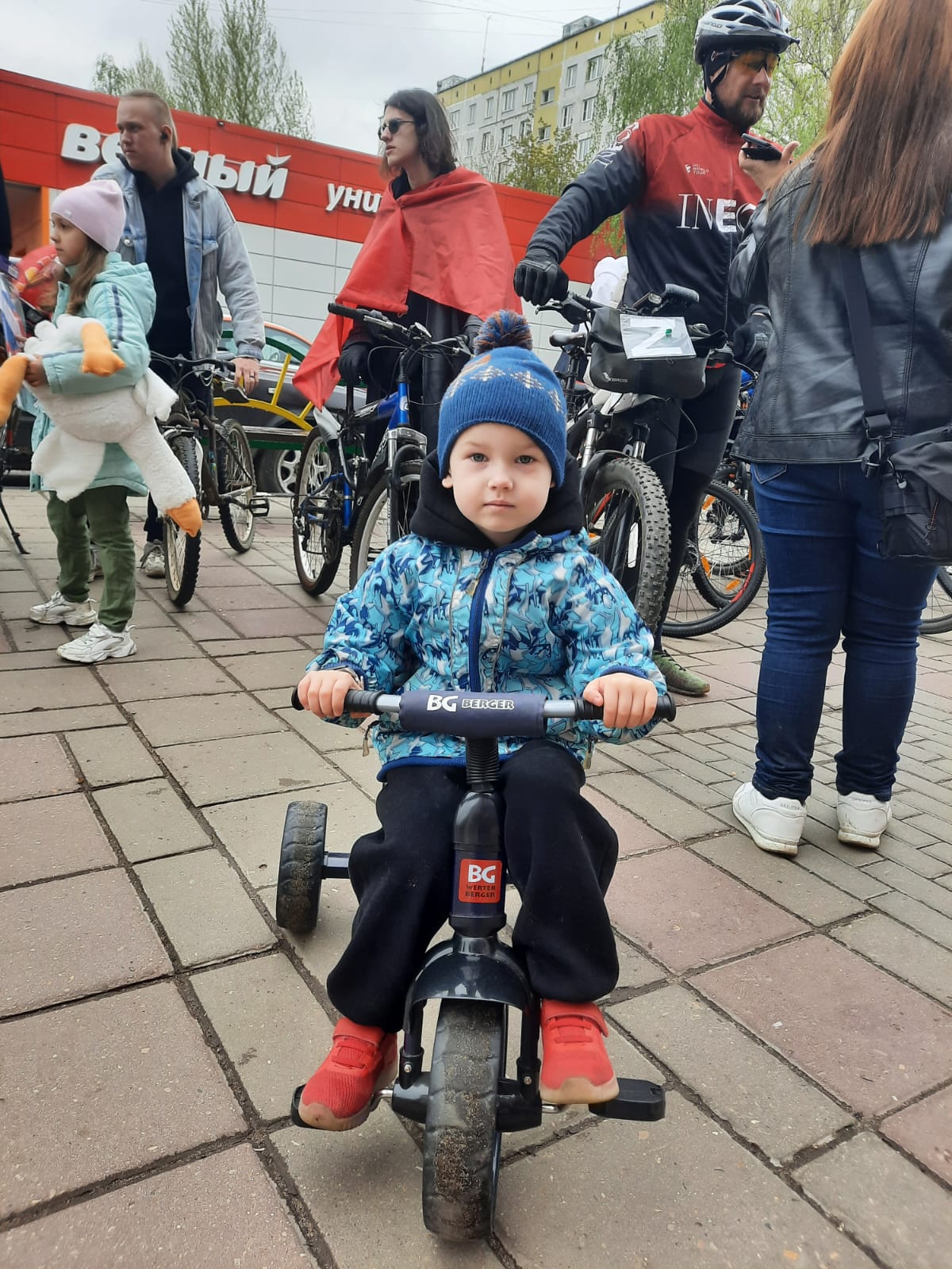 Депутат Мособлдумы Марк Черемисов поддержал первомайский велопробег в Балашихе, который состоялся также в поддержку СВО