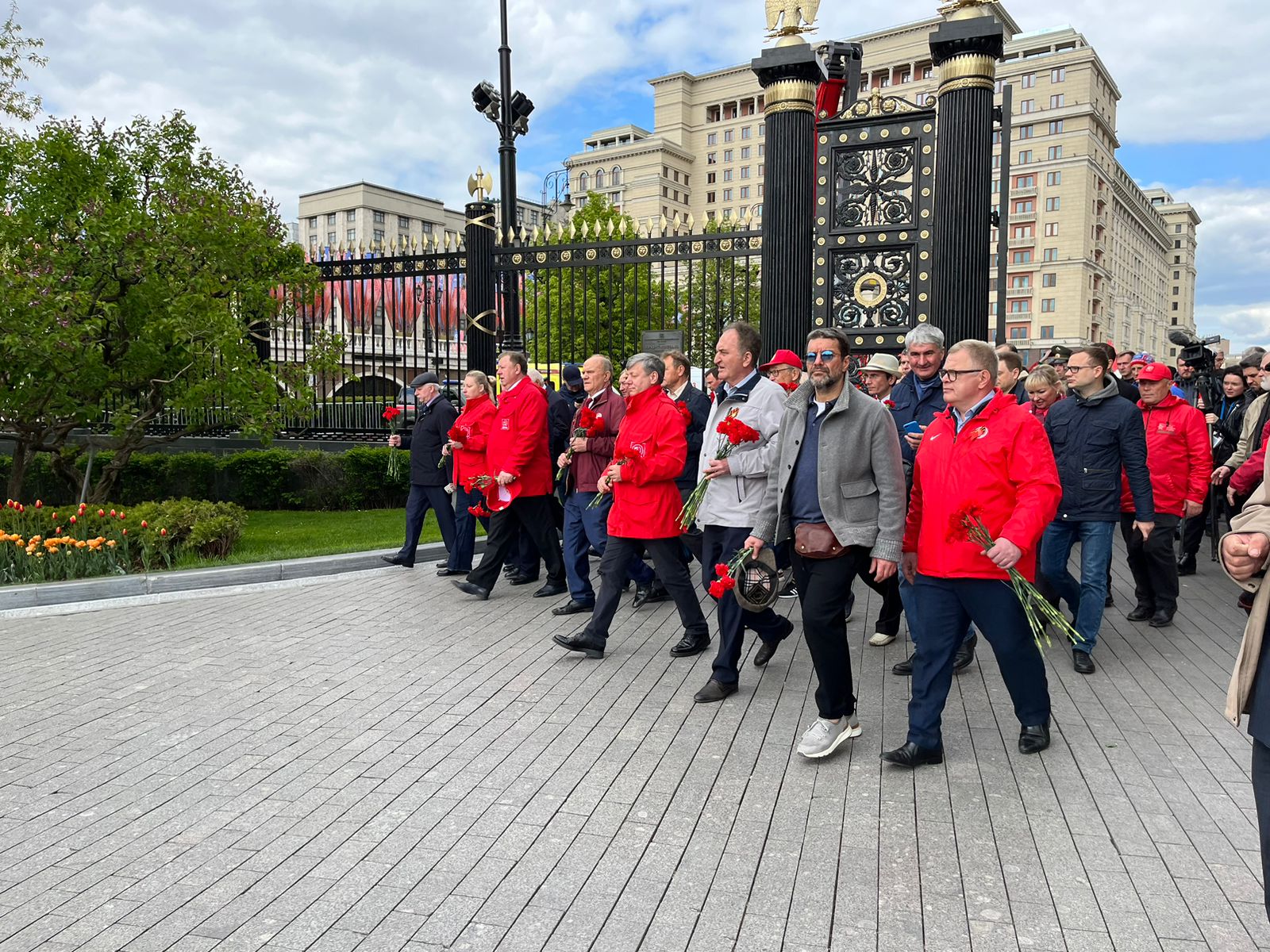 В Москве прошло возложение цветов к Могиле Неизвестного солдата и памятнику Маршалу Г.К. Жукову
