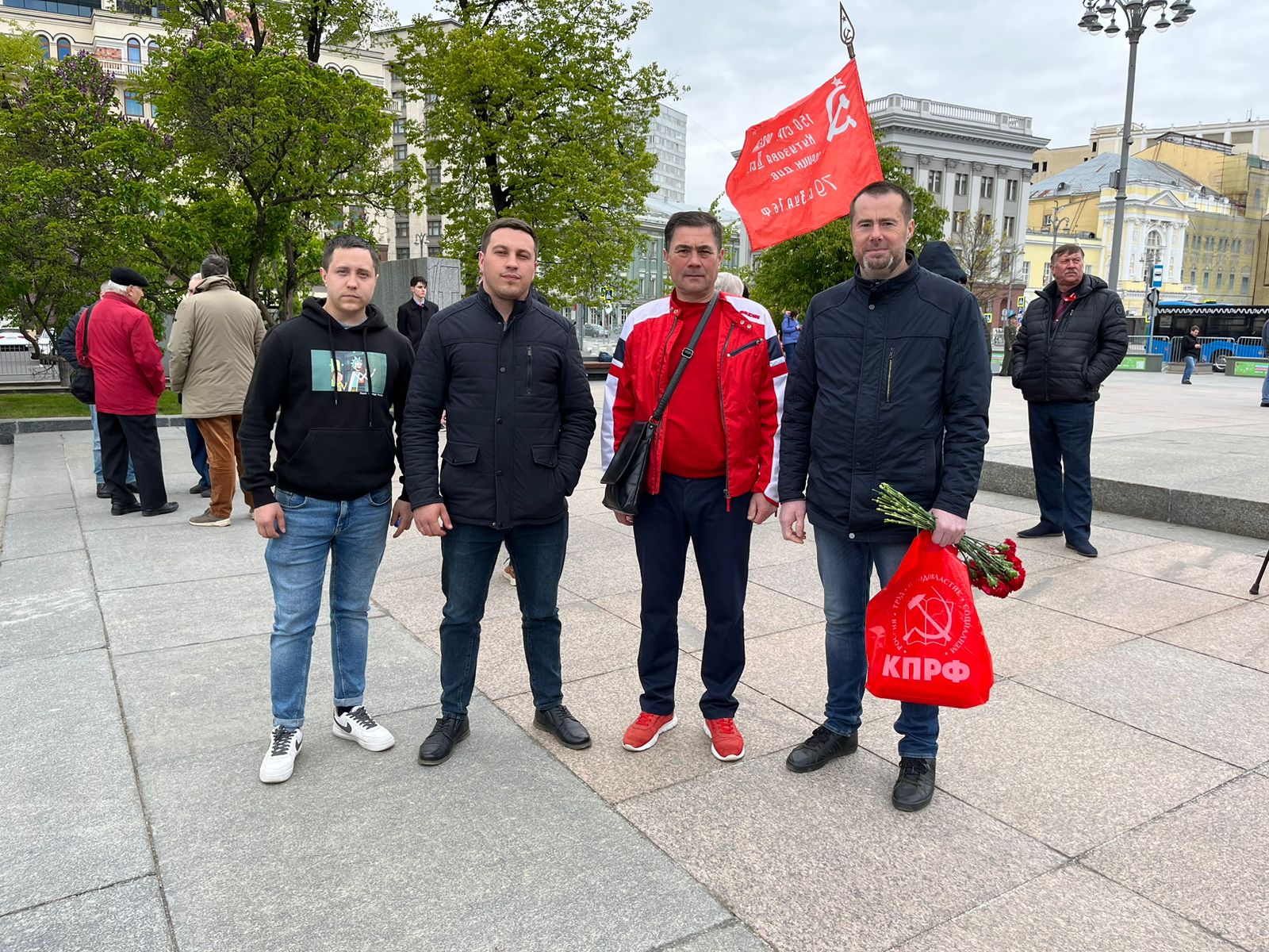 В Москве прошло возложение цветов к Могиле Неизвестного солдата и памятнику Маршалу Г.К. Жукову