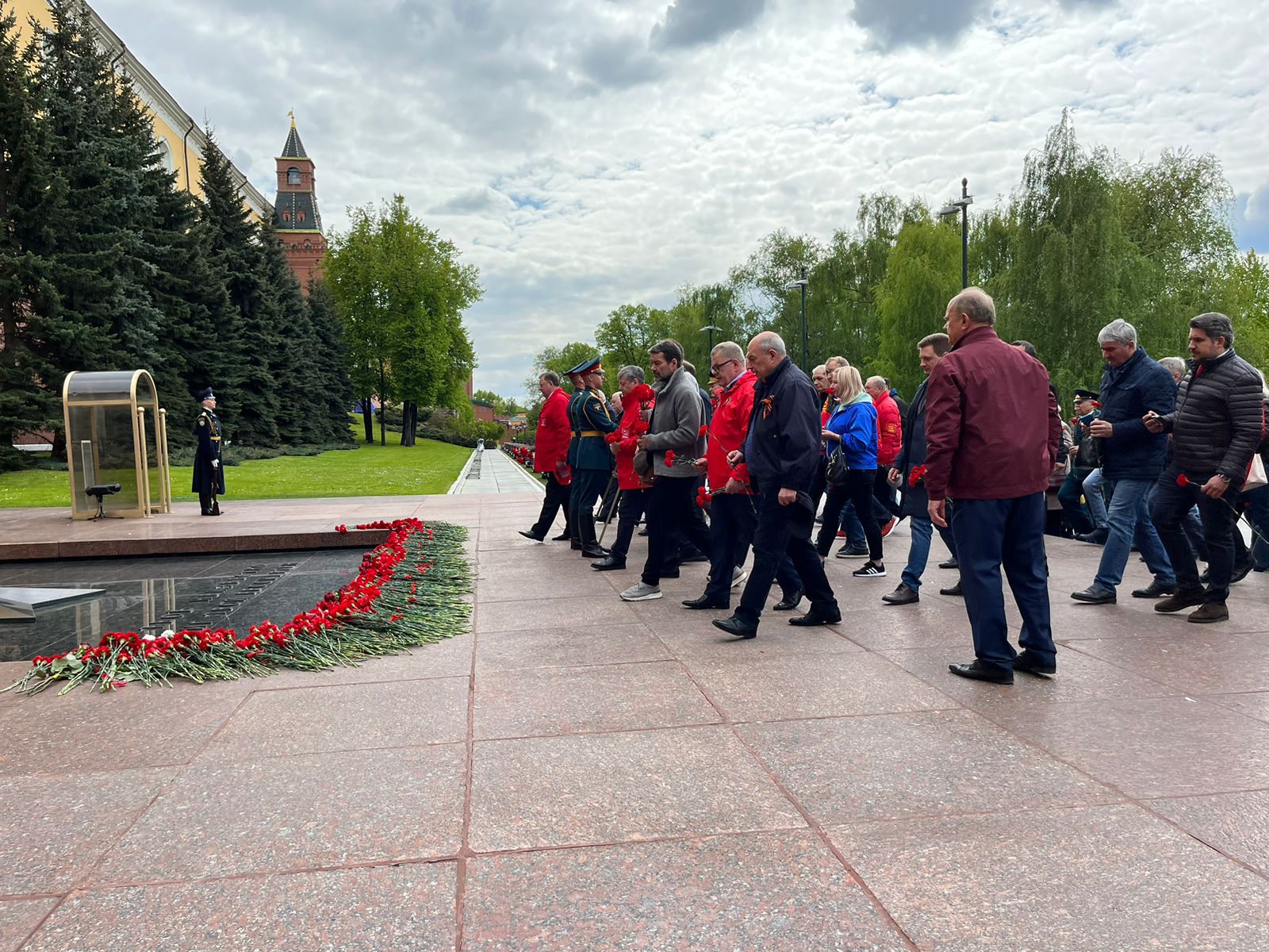 В Москве прошло возложение цветов к Могиле Неизвестного солдата и памятнику Маршалу Г.К. Жукову